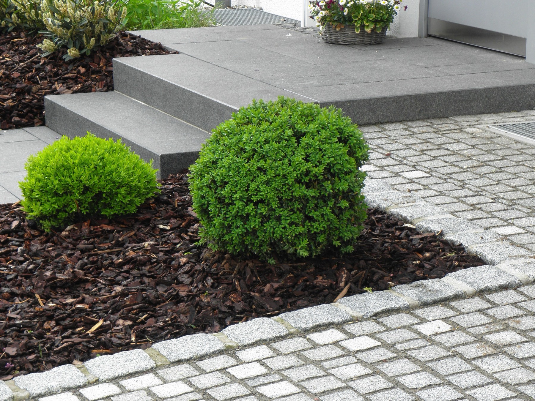 Detail einer Gartenanlage von Peter Zuschlag
